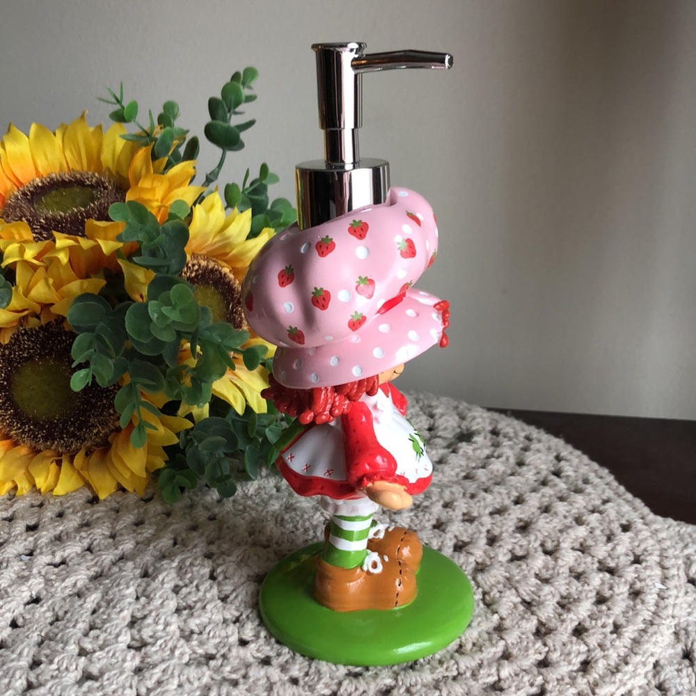 Strawberry Shortcake Lotion/Soap Dispenser - Picture 6 of 9
